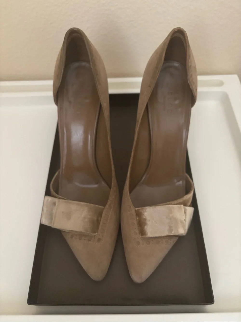 GUCCI  SUEDE D'ORSAY PUMP